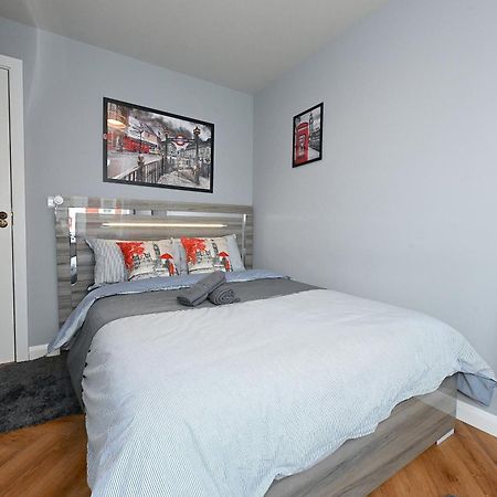 2 Bedroom Flat In Wood Green Piccadilly Line Londres Exterior foto