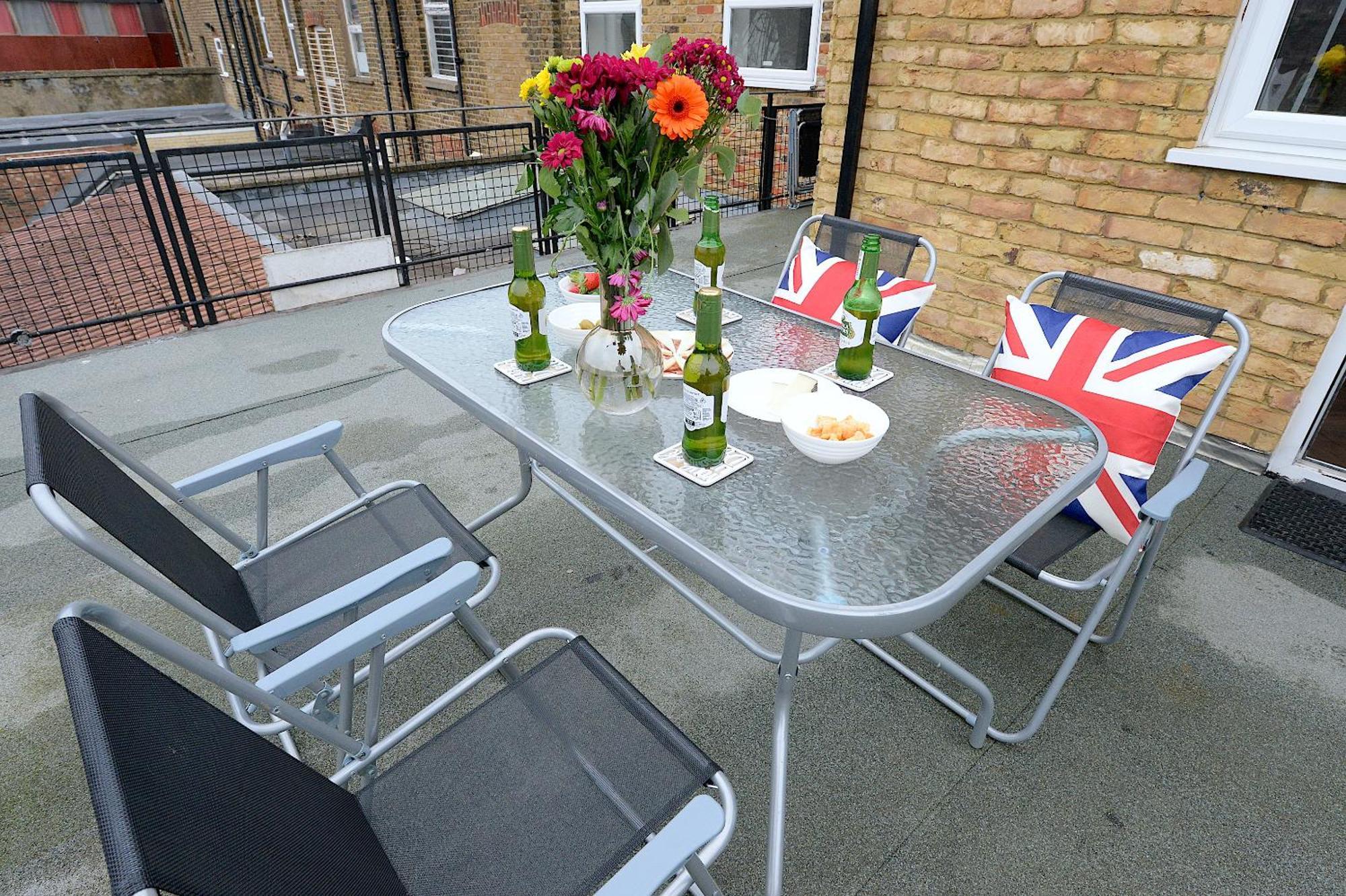 2 Bedroom Flat In Wood Green Piccadilly Line Londres Exterior foto