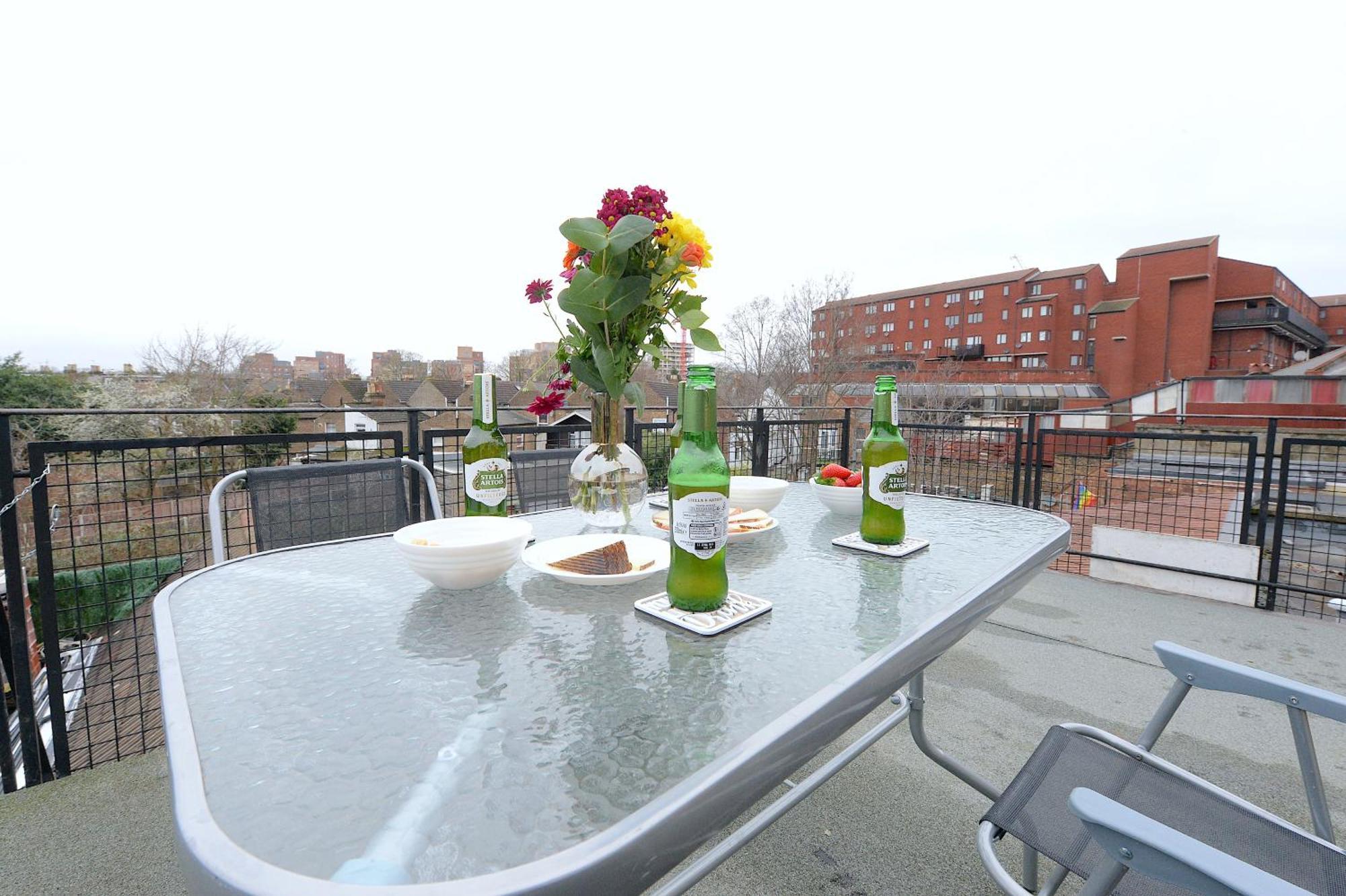 2 Bedroom Flat In Wood Green Piccadilly Line Londres Exterior foto
